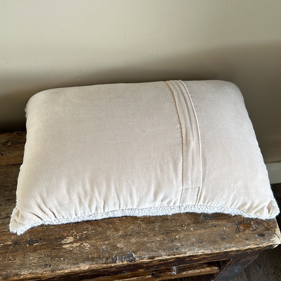 Spring Wool Hook Rug Accent Pillow with Chicks 18” x 12” - Picture 2 of 4